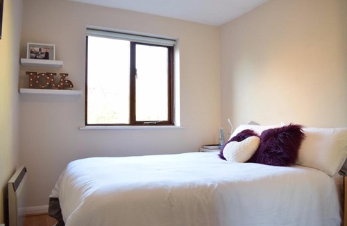 Rotherhithe Apartment | Two Bedroom Flat in Canada Water Sleeps 6