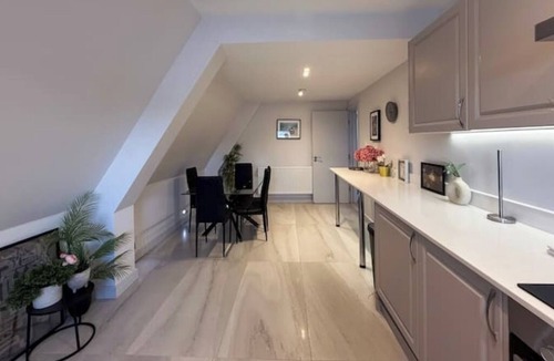 East Hagbourne Apartment | Two Bedroom Flat in Didcot (Sleeps 7)