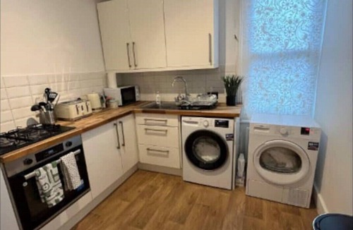 Furzedown Apartment | Two Bedroom Flat in London