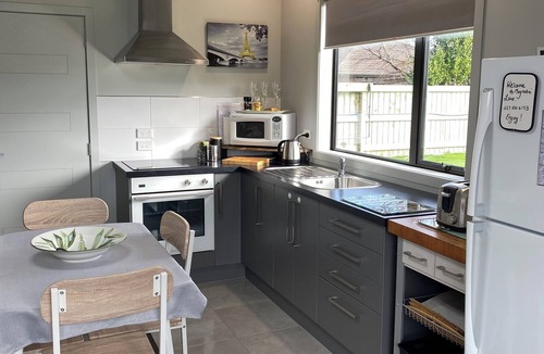 Hawera House | Two Bedroom Guest House