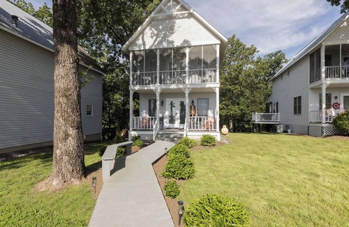 Grand Rivers Condo | Two Bedroom Harbor View Condo