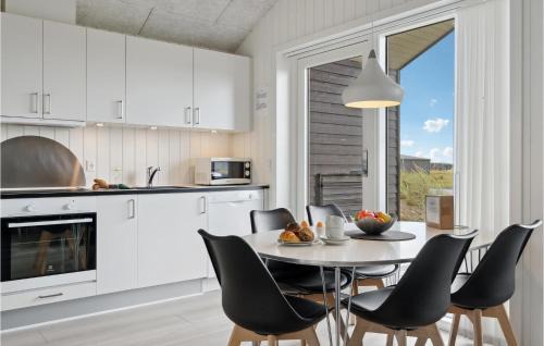 Sondervig House | Two-Bedroom Holiday Home Ringkøbing 04