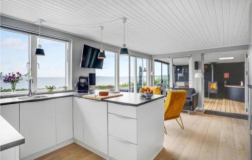 Egsmark Strand House | Two-Bedroom Holiday Home In Ebeltoft
