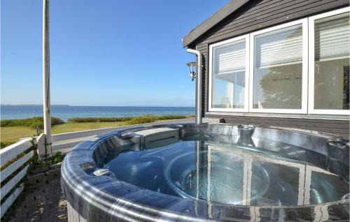 Egsmark Strand House | Two-Bedroom Holiday Home In Ebeltoft