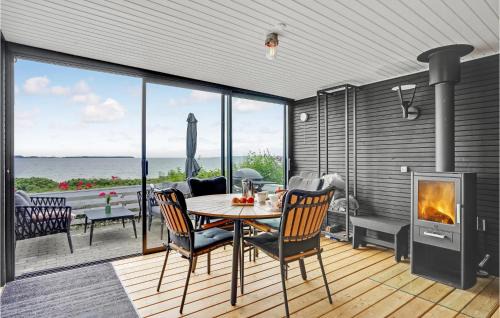 Egsmark Strand House | Two-Bedroom Holiday Home In Ebeltoft