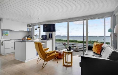 Egsmark Strand House | Two-Bedroom Holiday Home In Ebeltoft