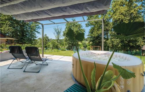 Glina House | Two-Bedroom Holiday Home In Pokupska Slatina