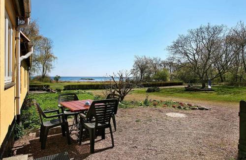 Svaneke Apartment | Two-Bedroom Holiday home in Svaneke 4