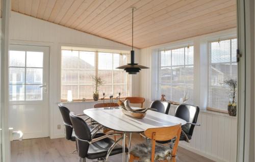 Fjand Badeby House | Two-Bedroom Holiday Home In Ulfborg