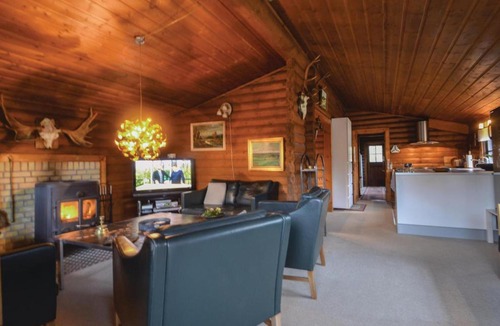 Ronbjerg House | Two-Bedroom Holiday Home in Roslev