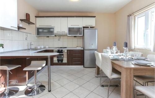 Neoric House | Two-Bedroom Holiday Home In Neoric