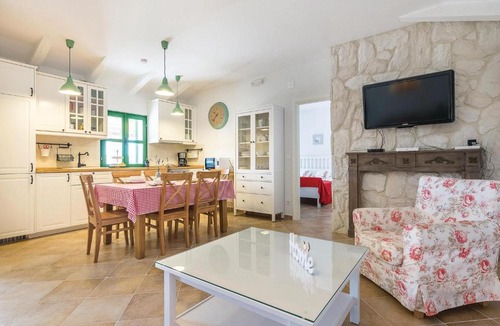 Pakostane House | Two-Bedroom Holiday Home in Vrana