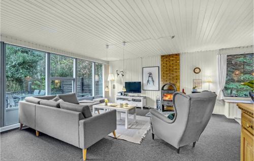 Farstrup House | Two-Bedroom Holiday Home Nibe With A Fireplace 06