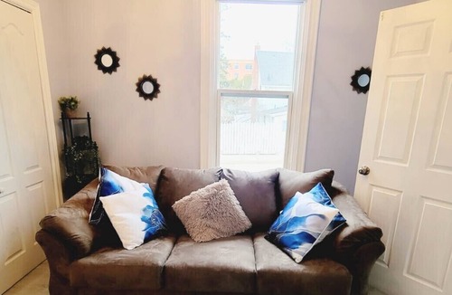 Winona House | Two Bedroom Home in Charming Stoney Creek