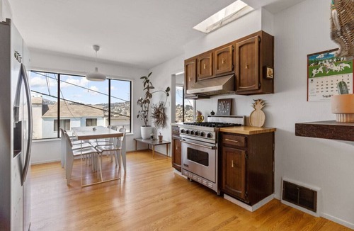 Excelsior House | Two Bedroom Home Near the Freeway for Easy Access