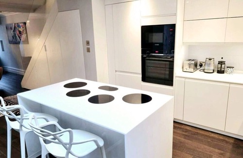 Montpelier House | Two-Bedroom House with Private Bathroom