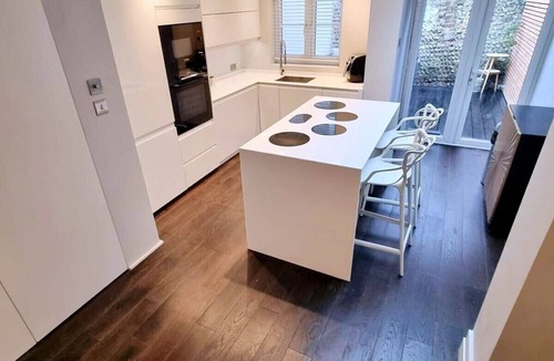 Montpelier House | Two-Bedroom House with Private Bathroom