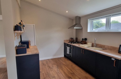 Liskeard Apartment | Two Bedroom Lodge - Meadow - With Balcony