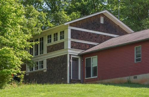 Batesville House | Two Bedroom Loft Near Charlottesville and Wineries, Dog Friendly