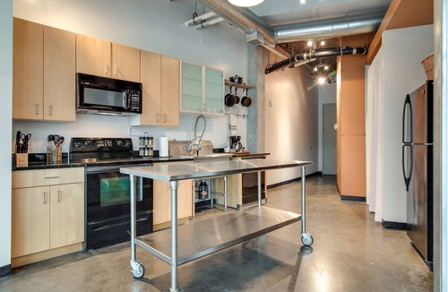 The Gulch Apartment | Two Bedroom Loft in Trendy Gulch!