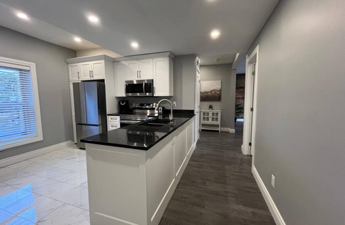 East Windsor Bed & Breakfast | Two Bedroom Luxury apartment in Walkerville.