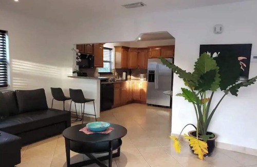 The Roads House | Two Bedroom Place Close to Brickell