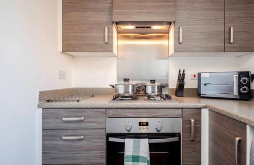 Cann Hall Apartment | Two bedroom serviced apartment, London