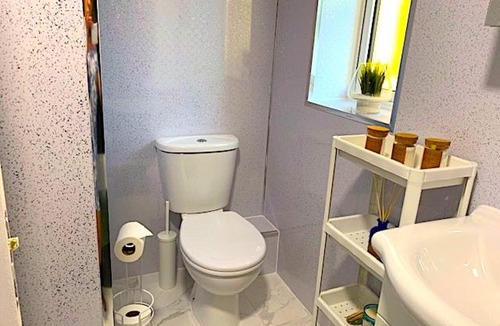 Cann Hall Apartment | Two bedroom serviced apartment, London