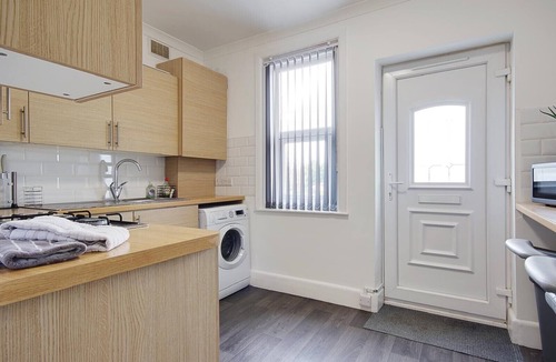 Bournemouth Apartment | Two Bedroom Spacious Modern Central Apartment