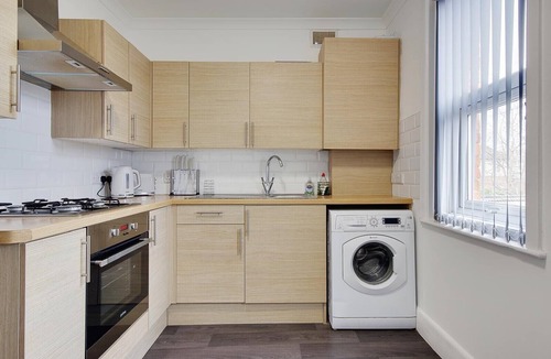 Bournemouth Apartment | Two Bedroom Spacious Modern Central Apartment