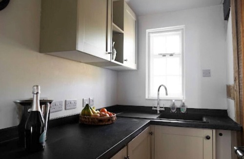 Manningford Bruce House | Two Bedroom Thatched cottage