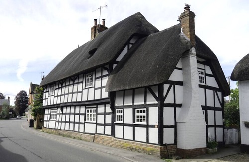 Manningford Bruce House | Two Bedroom Thatched cottage