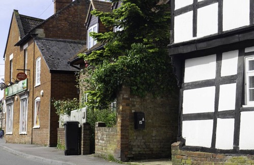 Manningford Bruce House | Two Bedroom Thatched cottage