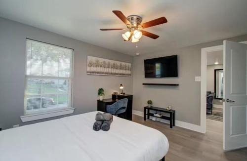 Greater East End House | Two-Bedroom Townhouse in Downtown Houston