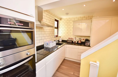 Ryde House | Two Bedroom/Two Bathroom. Tranquil and Conveniently Situated.