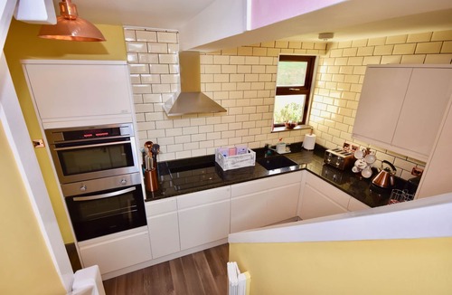 Ryde House | Two Bedroom/Two Bathroom. Tranquil and Conveniently Situated.