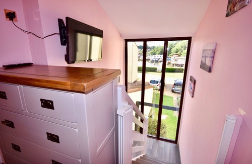 Ryde House | Two Bedroom/Two Bathroom. Tranquil and Conveniently Situated.