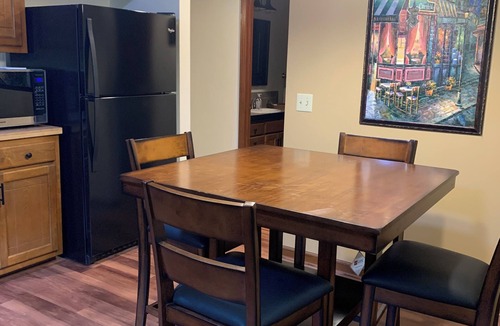 Hendersonville Apartment | Two Bedroom Two Bath duplex apartment on quiet 1 1/3 quiet acres. See the deer!