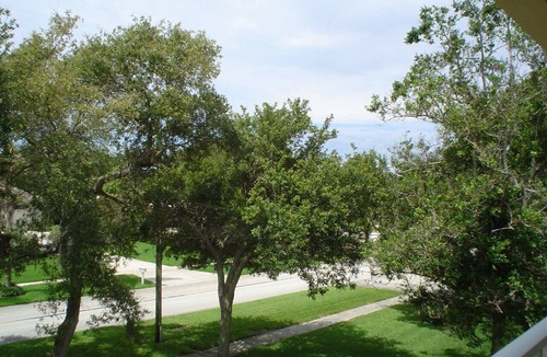 Tarpon Springs Apartment | Two Bedroom Two Bath Second Story Apartment