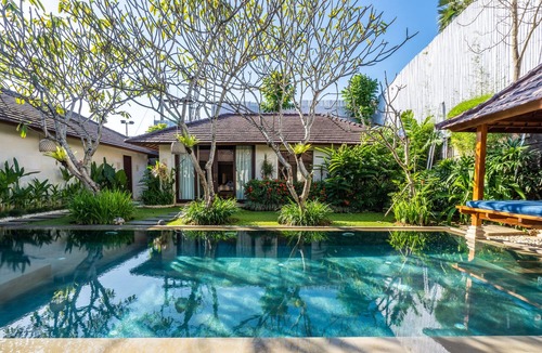 Batubelig Villa | Two Bedroom Villa near Seminyak, 2 mnts walk to the Beach