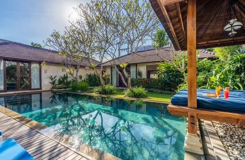 Batubelig Villa | Two Bedroom Villa near Seminyak, 2 mnts walk to the Beach