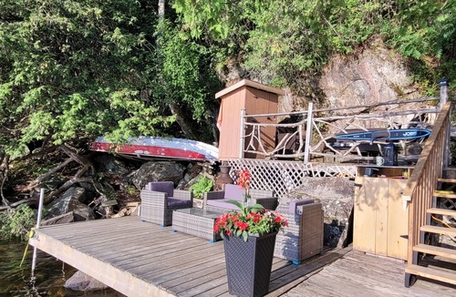 Frontenac Cottage | Two bedrooms and a loft with a bunkie on side lakefront cottage on Bobs Lake