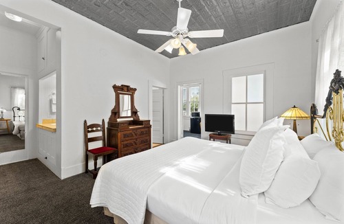 Comfort Hotel | Two Bedrooms with One King and One Full Bed, microwave and mini fridge
