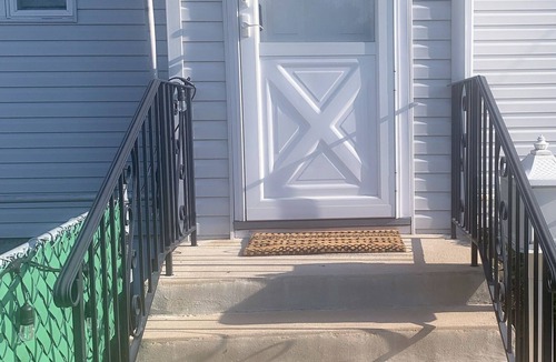 Deer Park House | Two BR - Convenient Oasis