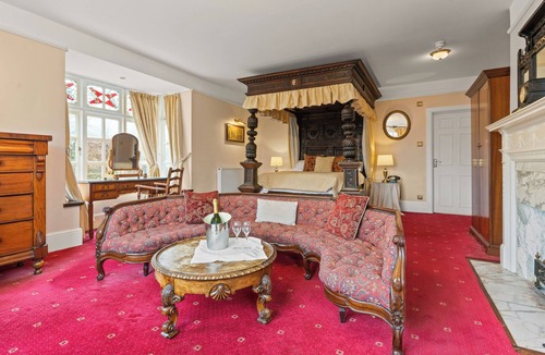 Two Bridges Hotel | Two Bridges Hotel