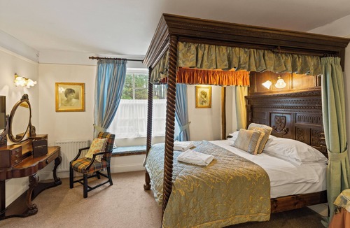 Two Bridges Hotel | Two Bridges Hotel