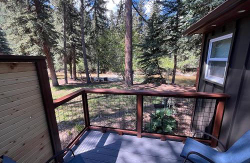 Bailey Cabin | Two Bridges Lodge