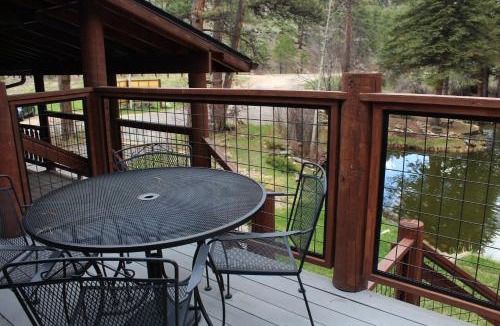 Bailey Cabin | Two Bridges Lodge