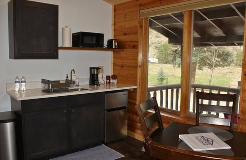Bailey Cabin | Two Bridges Lodge