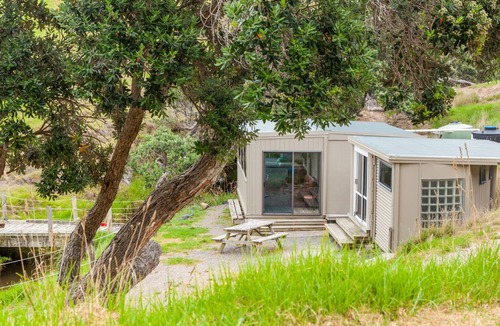 Taiharuru House | Two-cabin complex at private beach with 3 bedroom house